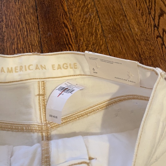 NWT! American Eagle White 90’s Boyfriend Shorts! - Picture 10 of 10